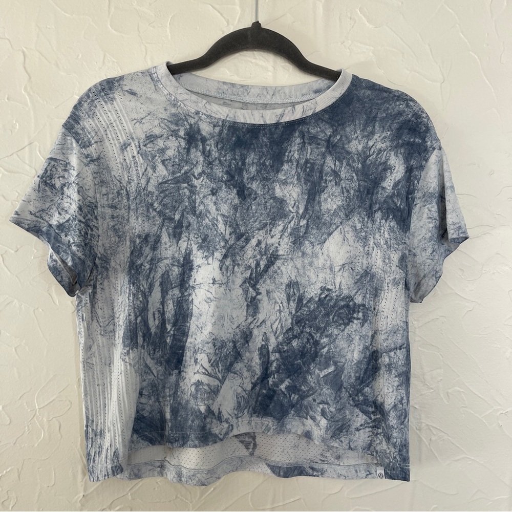 Lululemon Train to Be Short Sleeve Mesh T-Shirt Luna Blue White tie-dye pattern
